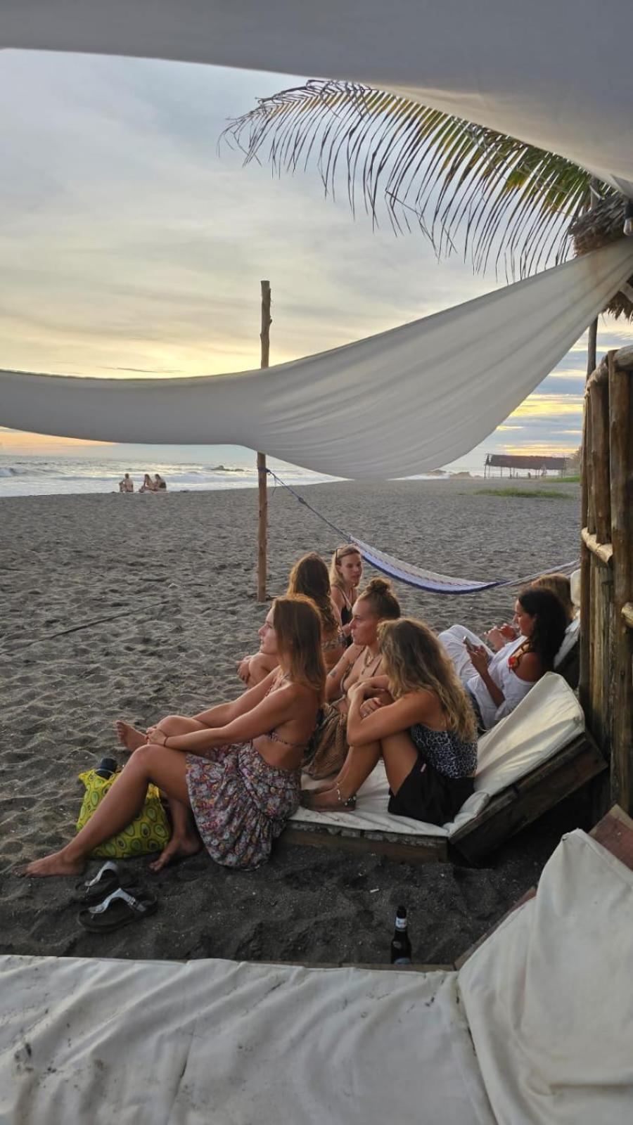Mano A Mano Eco Hostal Las Penitas Exterior photo
